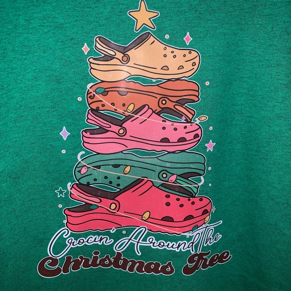 Everyone loves a tee shirt Crocin around the Christmas tree - Picture 1 of 3